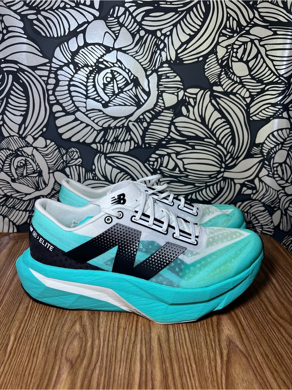 New Balance Womens FuelCell SuperComp Elite V4 size 10.5